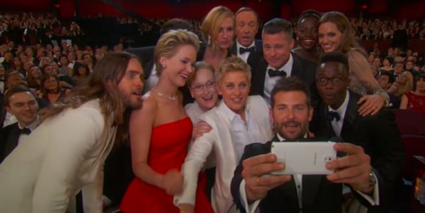 Oscars-selfie-Bradley-Cooper